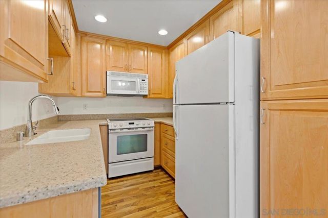 6350 Genesee Ave 220, San Diego, CA 92122