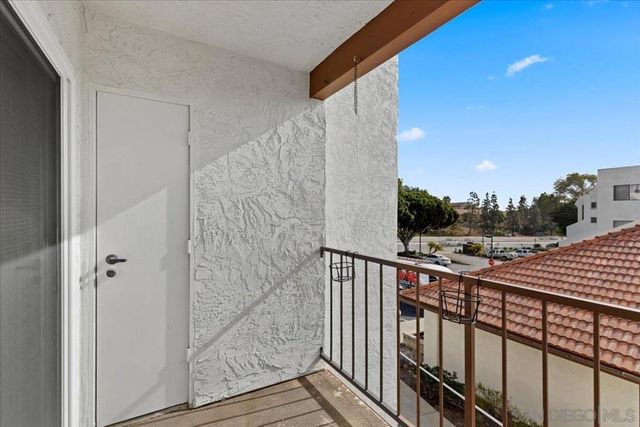 6350 Genesee Ave 220, San Diego, CA 92122