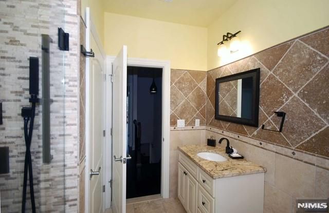 135 Paterson Avenue B, Lodi, NJ 07644