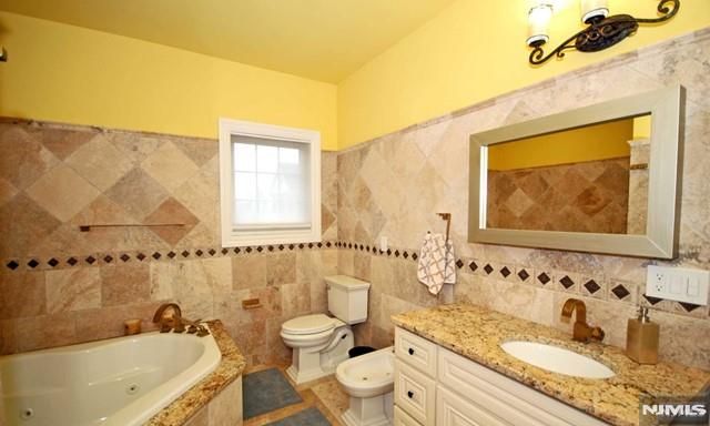 135 Paterson Avenue B, Lodi, NJ 07644