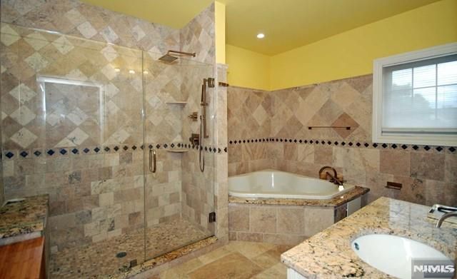 135 Paterson Avenue B, Lodi, NJ 07644