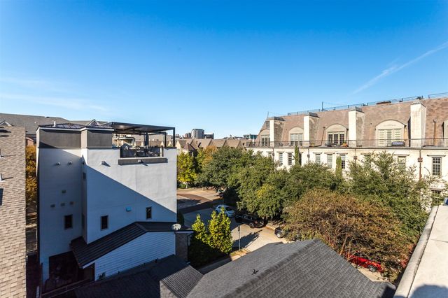 2215 Worthington Street, Dallas, TX 75204