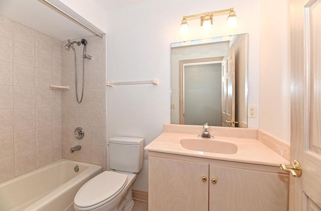 540 Mc Aurther LANE #B, Brookfield, WI 53045
