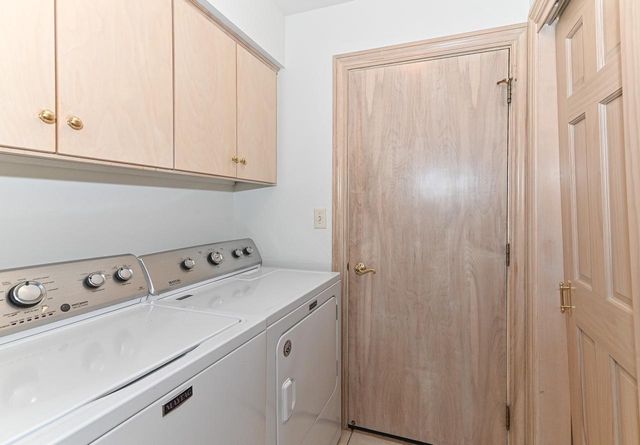 540 Mc Aurther LANE #B, Brookfield, WI 53045