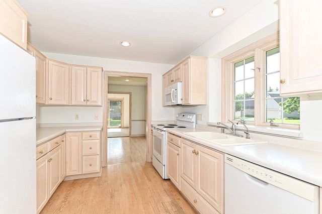 540 Mc Aurther LANE #B, Brookfield, WI 53045