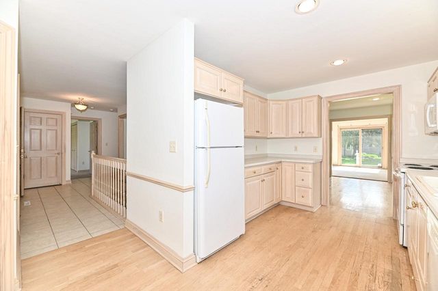 540 Mc Aurther LANE #B, Brookfield, WI 53045