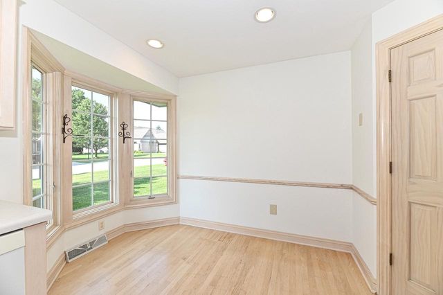 540 Mc Aurther LANE #B, Brookfield, WI 53045