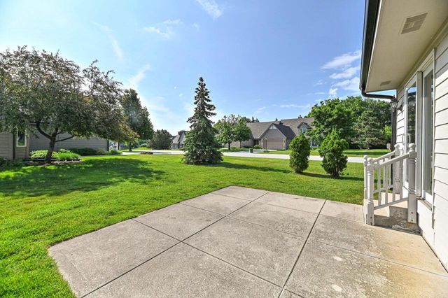 540 Mc Aurther LANE #B, Brookfield, WI 53045