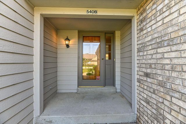 540 Mc Aurther LANE #B, Brookfield, WI 53045