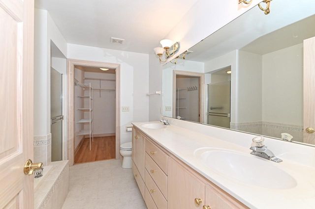 540 Mc Aurther LANE #B, Brookfield, WI 53045