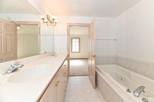 540 Mc Aurther LANE #B, Brookfield, WI 53045