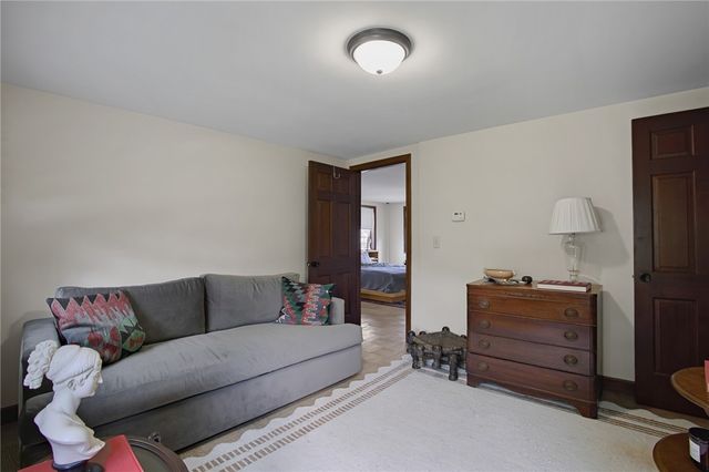 1 Sayles Hill Road, Lincoln, RI 02838