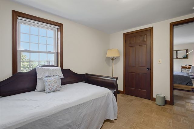 1 Sayles Hill Road, Lincoln, RI 02838