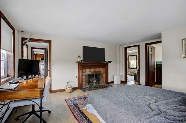 1 Sayles Hill Road, Lincoln, RI 02838