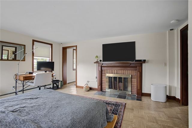 1 Sayles Hill Road, Lincoln, RI 02838