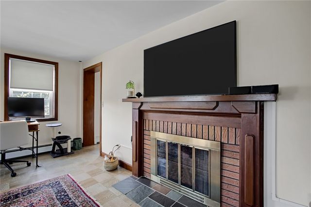 1 Sayles Hill Road, Lincoln, RI 02838