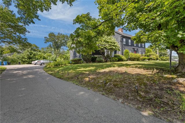 1 Sayles Hill Road, Lincoln, RI 02838