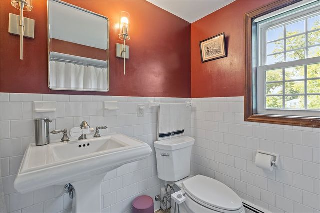 1 Sayles Hill Road, Lincoln, RI 02838