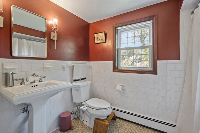 1 Sayles Hill Road, Lincoln, RI 02838