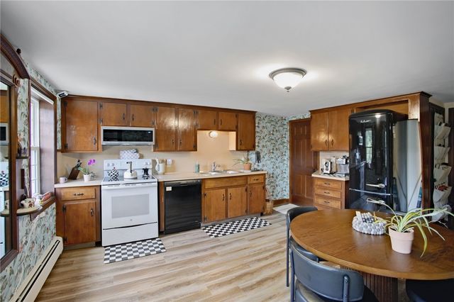 1 Sayles Hill Road, Lincoln, RI 02838