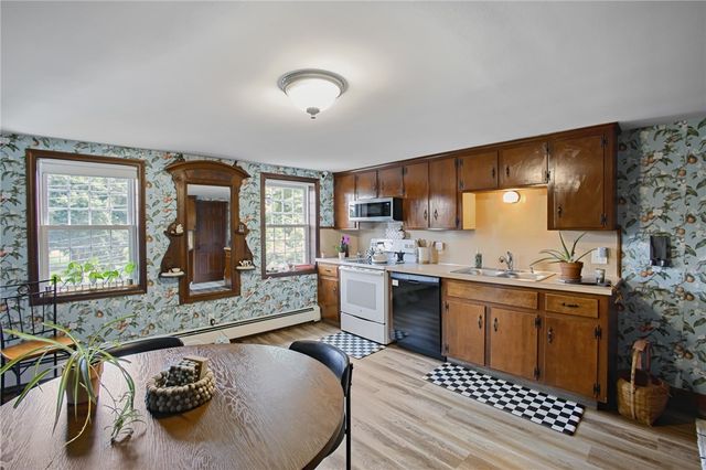 1 Sayles Hill Road, Lincoln, RI 02838