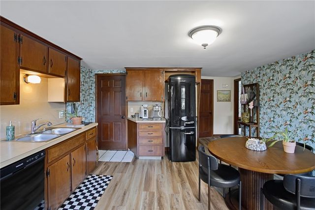 1 Sayles Hill Road, Lincoln, RI 02838
