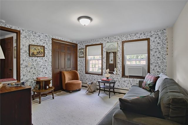1 Sayles Hill Road, Lincoln, RI 02838