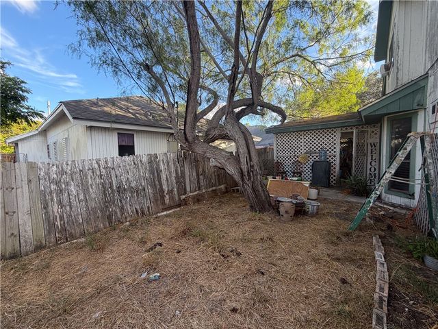 6002 Deer Creek Dr, Corpus Christi, TX 78415