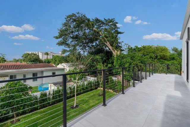 2265 SW 4 St, Miami, FL 33135