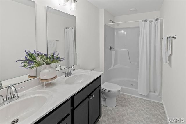 24 Queensway Drive, Belleville, IL 62226