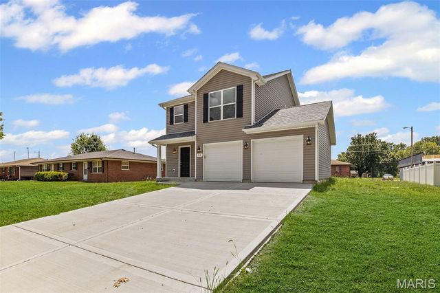 24 Queensway Drive, Belleville, IL 62226