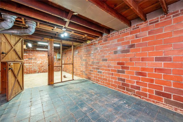 6008 Rollins Avenue, Des Moines, IA 50312