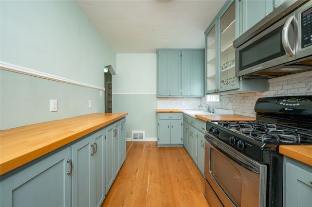 6008 Rollins Avenue, Des Moines, IA 50312