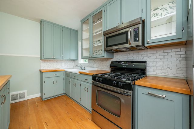 6008 Rollins Avenue, Des Moines, IA 50312