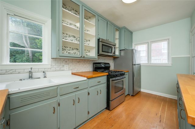 6008 Rollins Avenue, Des Moines, IA 50312