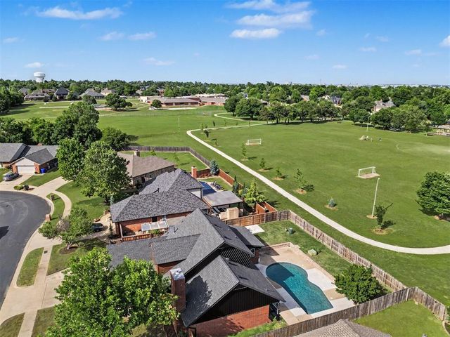509 Golden Oaks Drive, Norman, OK 73072