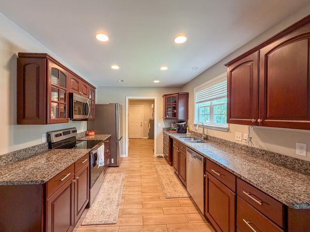1482 E State Line Road, Rossville, GA 30741