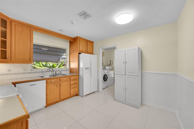 881 NW Zinnia Lane, Plantation, FL 33317