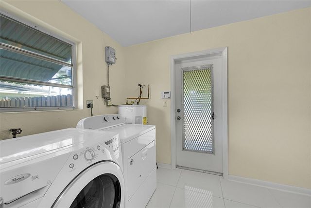 881 NW Zinnia Lane, Plantation, FL 33317