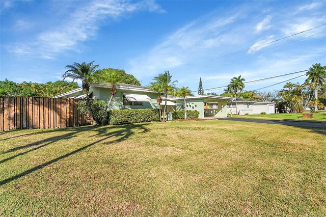 881 NW Zinnia Lane, Plantation, FL 33317