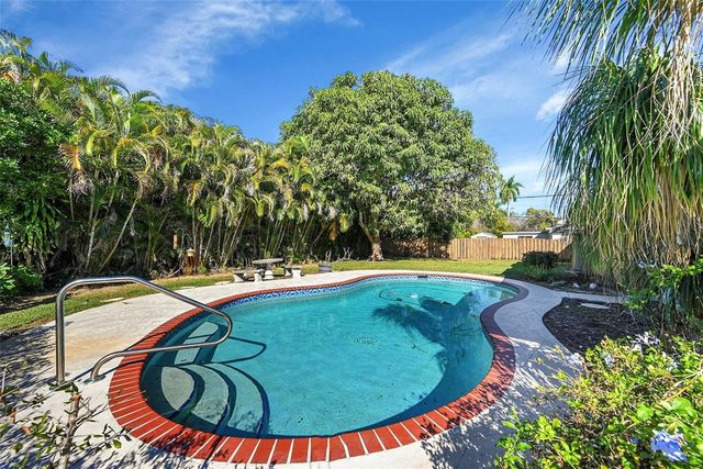 881 NW Zinnia Lane, Plantation, FL 33317