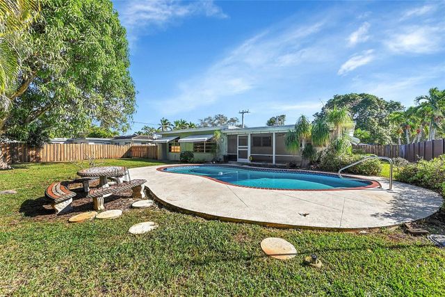 881 NW Zinnia Lane, Plantation, FL 33317