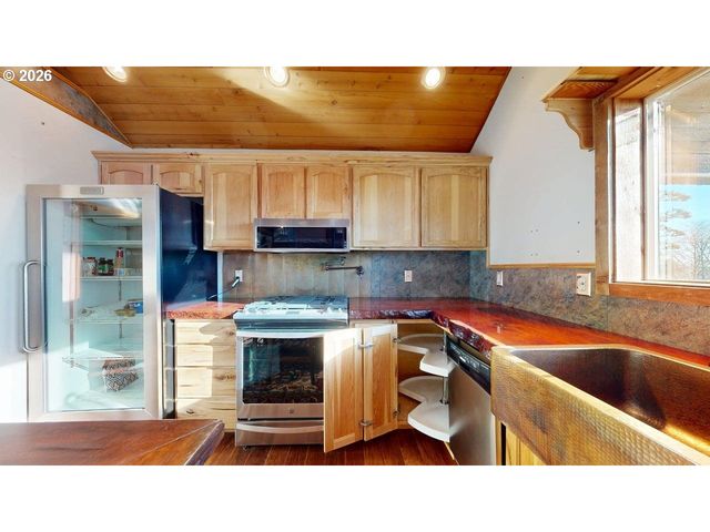 99106 E FREEMAN Ln, Brookings, OR 97415