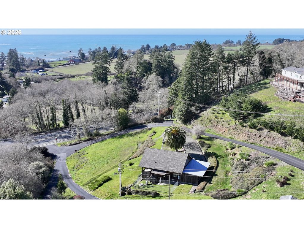 99106 E FREEMAN Ln, Brookings, OR 97415