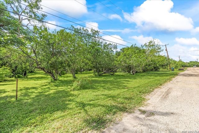 510 County Road 3820, San Antonio, TX 78253
