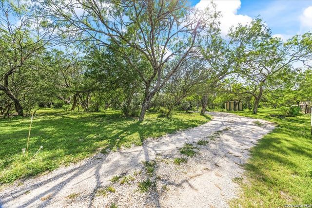 510 County Road 3820, San Antonio, TX 78253