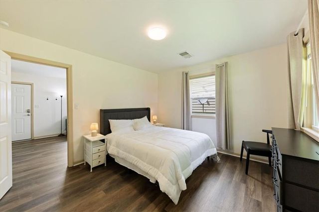 2021 S Harris Avenue, Independence, MO 64052