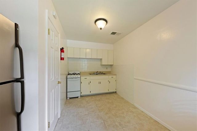 2021 S Harris Avenue, Independence, MO 64052
