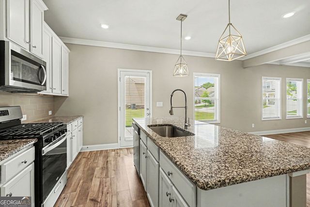 305 Sterling Creek Way, Loganville, GA 30052