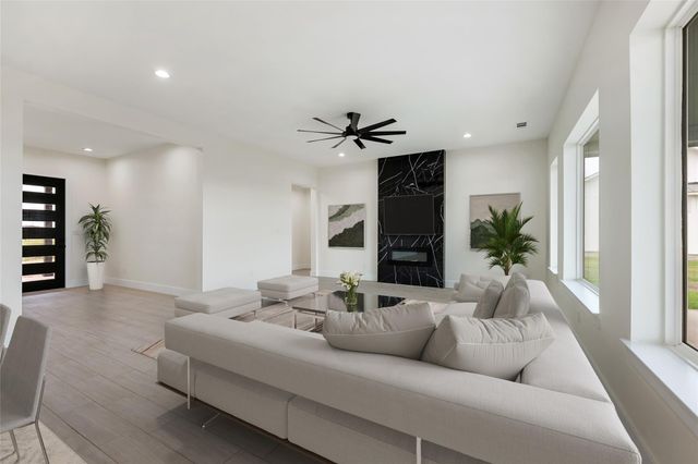 116 Bianca CIR, Del Valle, TX 78617